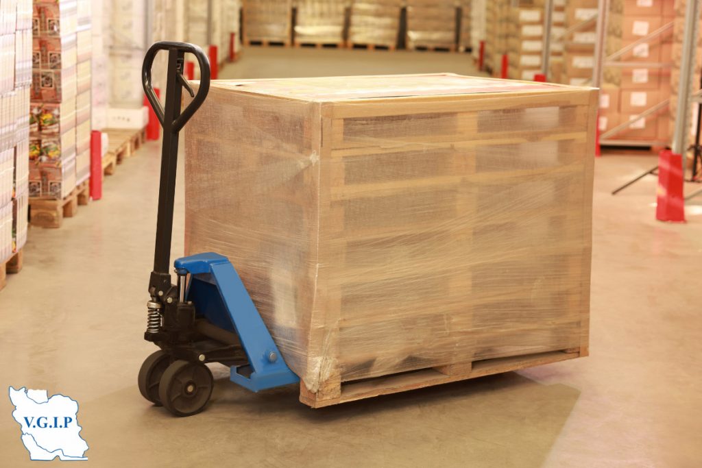 Training to wrap stretch film around the pallet in 6 steps manually